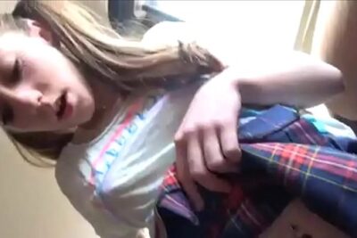 Colegiala Va A Confesarse Con El Padre y Termina Follada