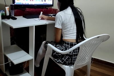 Ayudando a mi Hermosa Hijastra Colegiala con la Tarea de Educacion Sexual Padrastro Pervertido