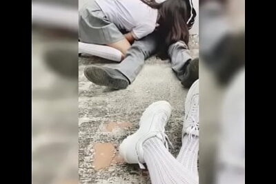 Mejores AMIGAS Estudiantes Putitas de la ESCUELA Técnica se Graban Chupándole la VERGA a un Wey y Cogiendo en la Escuela! Colegiala Mexicana Amateur Follando en Público, Alumnos Precoces! Parte 1